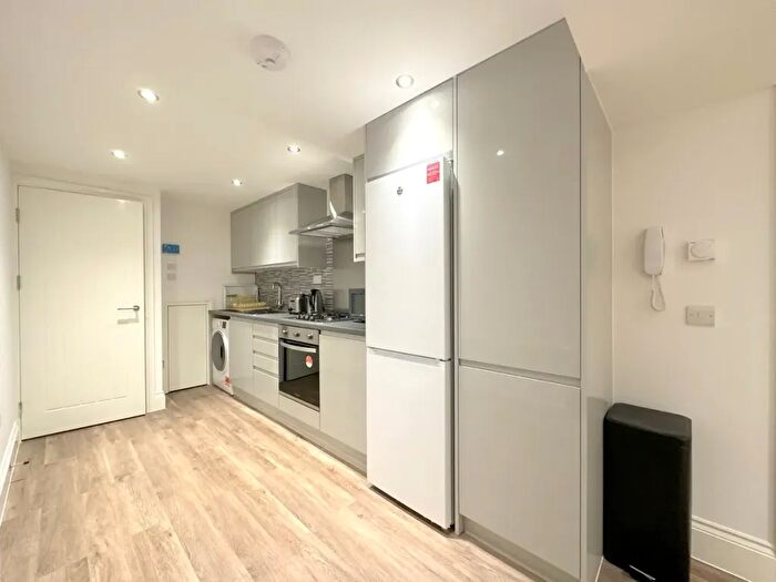 1 Bedroom Flat To Rent In Lavender Hill, London, SW11