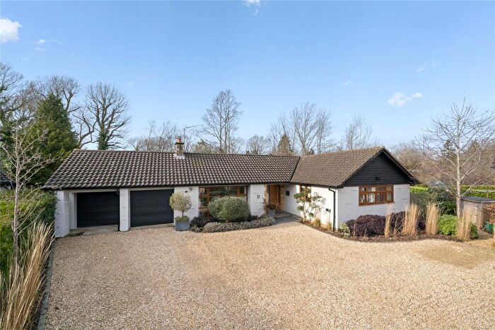 4 Bedroom Bungalow For Sale In Parkside Close, East Horsley, Leatherhead, Surrey, KT24