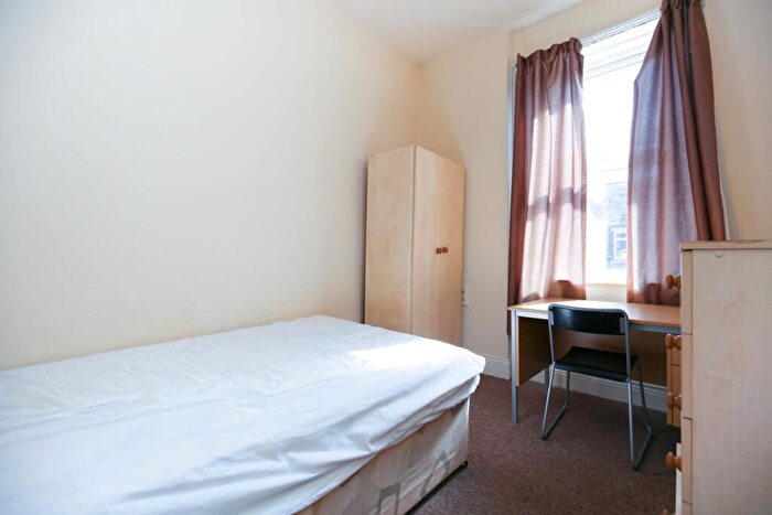 3 Bedroom Flat To Rent In Warwick Street, Newcastle Upon Tyne, NE6