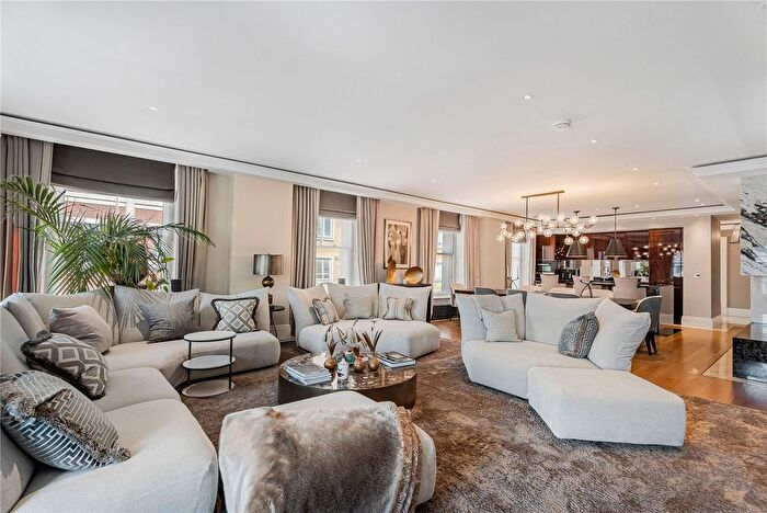 3 Bedroom Flat For Sale In Southampton Street, London, WC2E