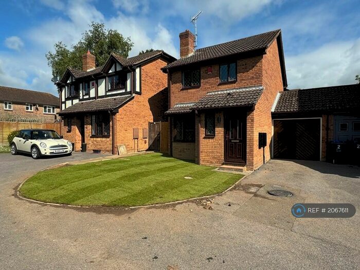 3 Bedroom Detached House To Rent In Gatcombe Close, Worthing, BN13