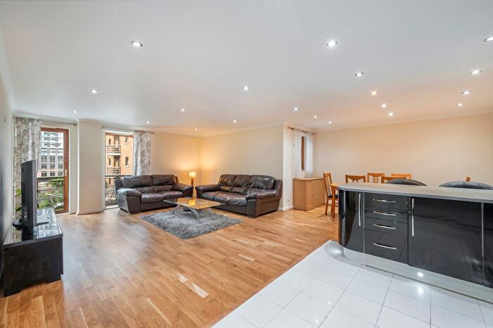 2 Bedroom Flat For Sale In Meridian Place, South Quay, E14