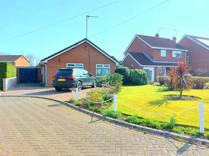 3 Bedroom Bungalow For Sale In Cheyne Walk, Hornsea, HU18