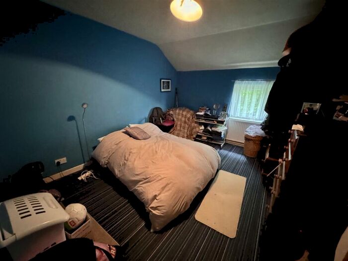 4 Bedroom Detached House For Sale In Glynhir Road, Llandybie, Ammanford, SA18