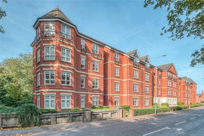 2 Bedroom Flat To Rent In St. Peters Close, Bromsgrove, Worcestershire, B61