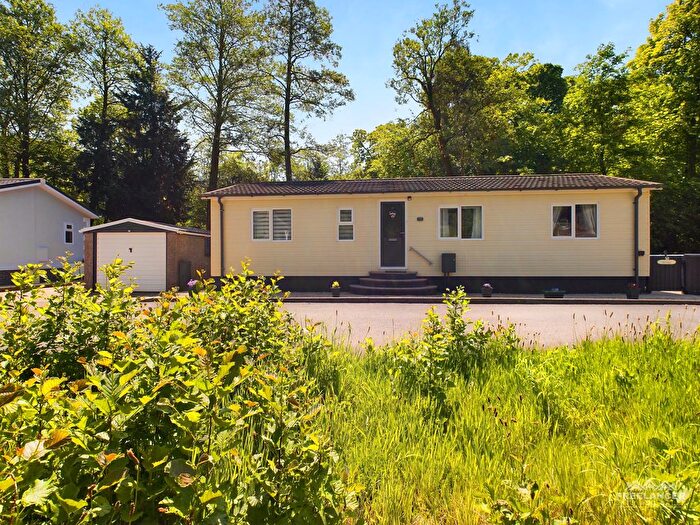 2 Bedroom Mobile/park Home For Sale In Waun Wern Park, Crumlin Road, Pontypool, NP4