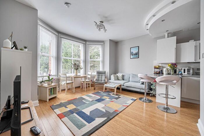 2 Bedroom Flat For Sale In Sylvan Hill, Crystal Palace, London, SE19