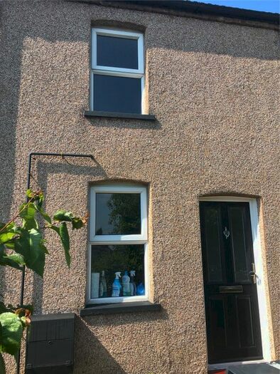 2 Bedroom Cottage To Rent In Stokes Cottages, Tomswood Hill, Ilford, IG6