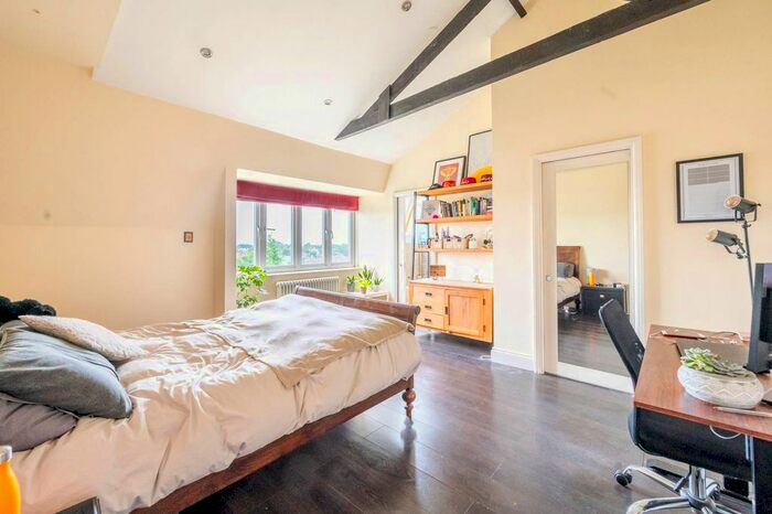 3 Bedroom Flat To Rent In Mount Ephraim Road, Streatham Hill, London, SW16