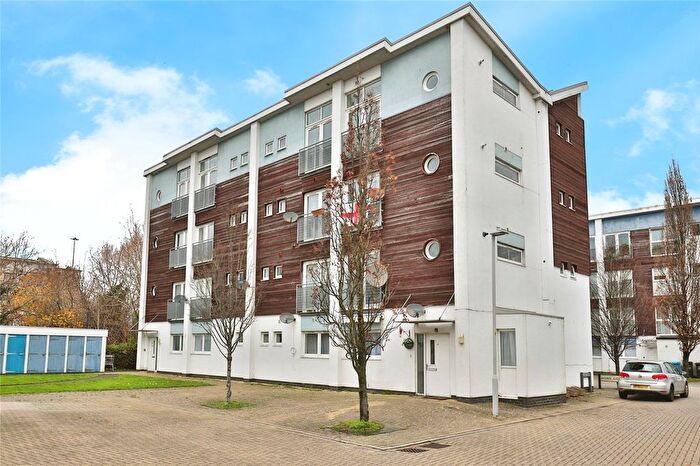 2 Bedroom Flat For Sale In Acorn Avenue, Poole, Dorset, BH15