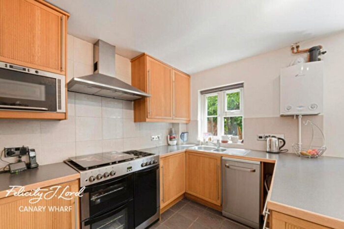 4 Bedroom Apartment To Rent In Severnake Close, London, E14