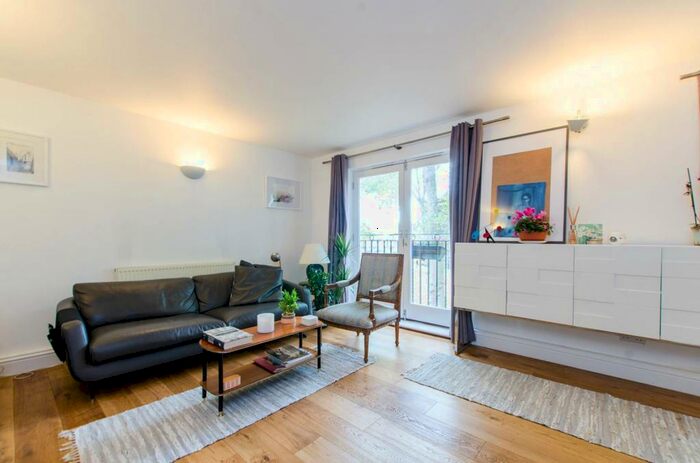 2 Bedroom Flat To Rent In St.Matthews Row, Bethnal Green, London, E2