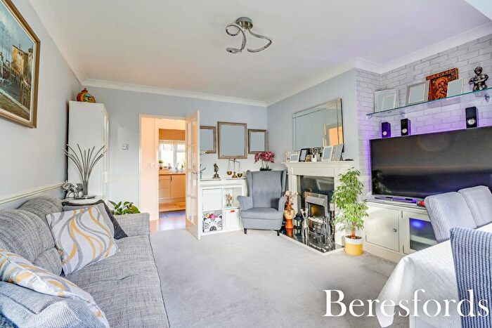 2 Bedroom Flat For Sale In St. Stephens Crescent, Brentwood, CM13