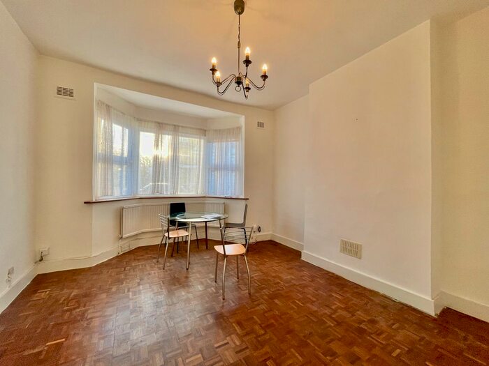 1 Bedroom Flat To Rent In Lichfield Grove, London, N3