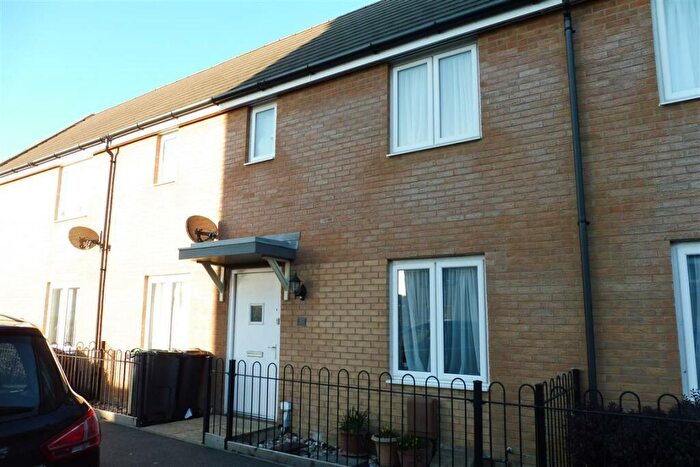 3 Bedroom House To Rent In Howe Road, Gosport, PO13