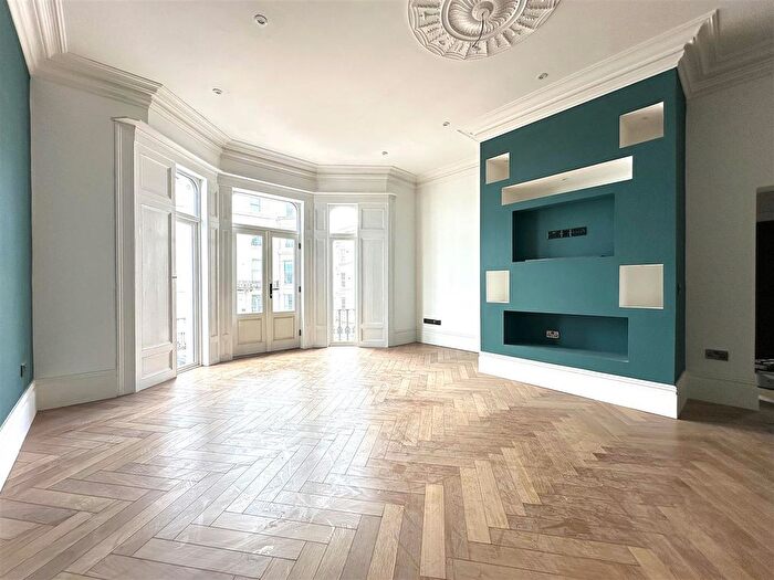 2 Bedroom Flat For Sale In Esplanade, Scarborough, YO11