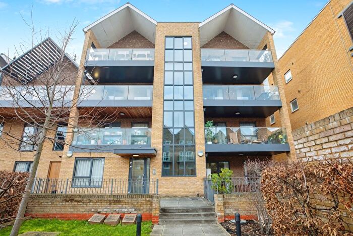 2 Bedroom Flat For Sale In Sumner Road, London, London, SE15