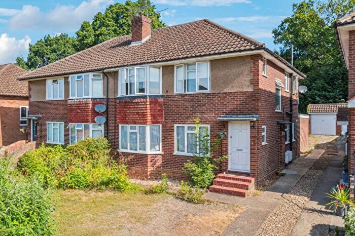 2 Bedroom Apartment For Sale In Pennylets Green, Stoke Poges, SL2