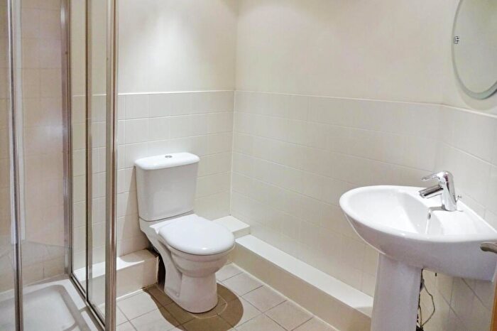 2 Bedroom Flat To Rent In City Walk, Leeds, West Yorkshire, LS11