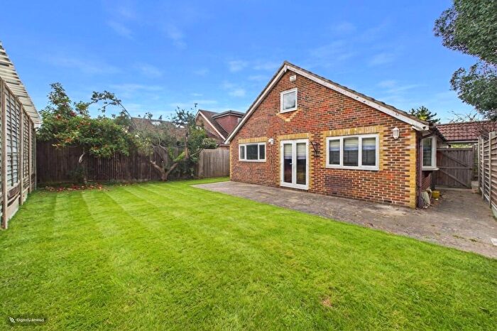 4 Bedroom Bungalow For Sale In Shepherds Lane, Dartford, Kent, DA1