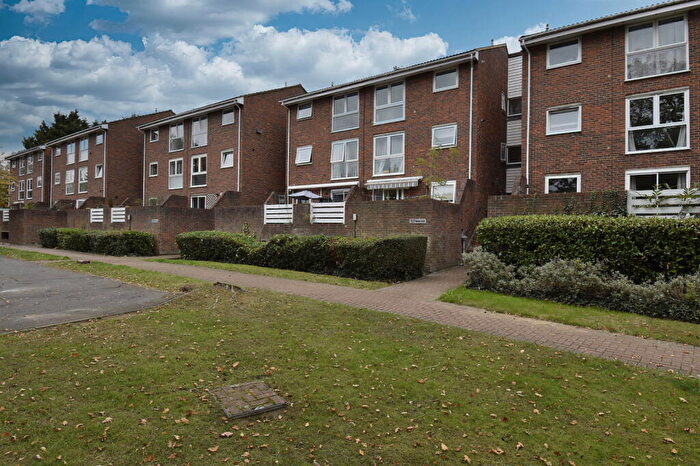 2 Bedroom Flat For Sale In Hayes Lane, Beckenham, BR3