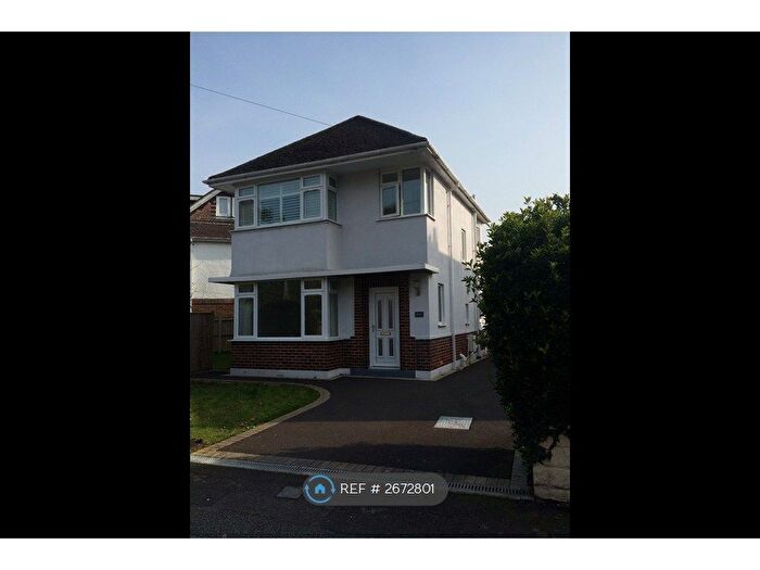 3 Bedroom Detached House To Rent In Jumpers Road, Christchurch, BH23