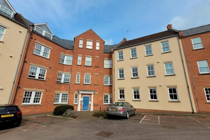 2 Bedroom Flat To Rent In Peoples Place, Warwick Road, Banbury, Oxon, OX16