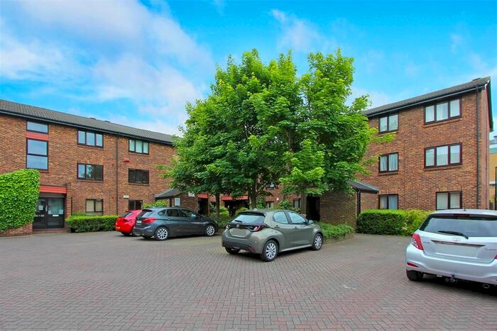 1 Bedroom Flat To Rent In Allendale Close, London, SE5