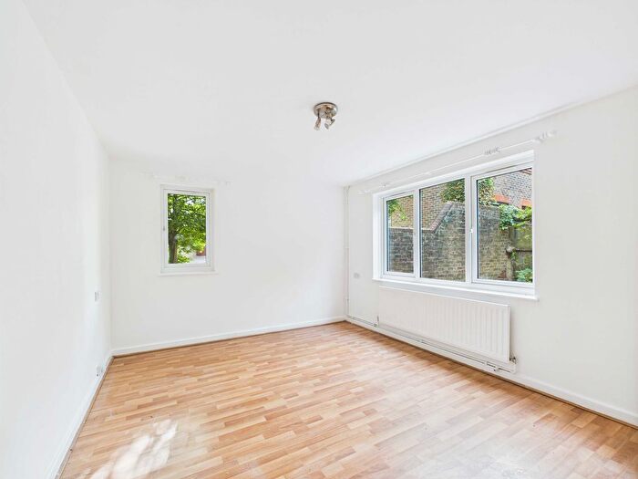 4 Bedroom Terraced House To Rent In Old Kent Road, London, SE1