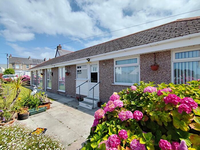 2 Bedroom Semi-Detached Bungalow For Sale In Henver Road, Newquay, TR7