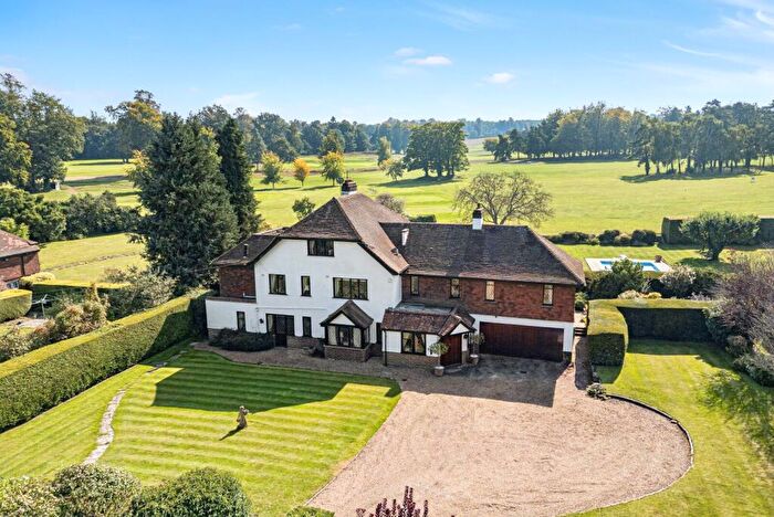 6 Bedroom Detached House For Sale In Guildford Road, Effingham, KT24