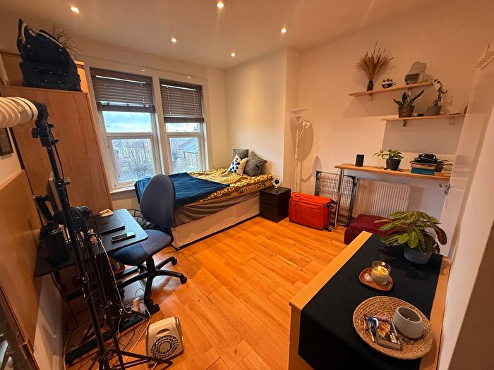 1 Bedroom Studio To Rent In Ballards Lane, London, N3