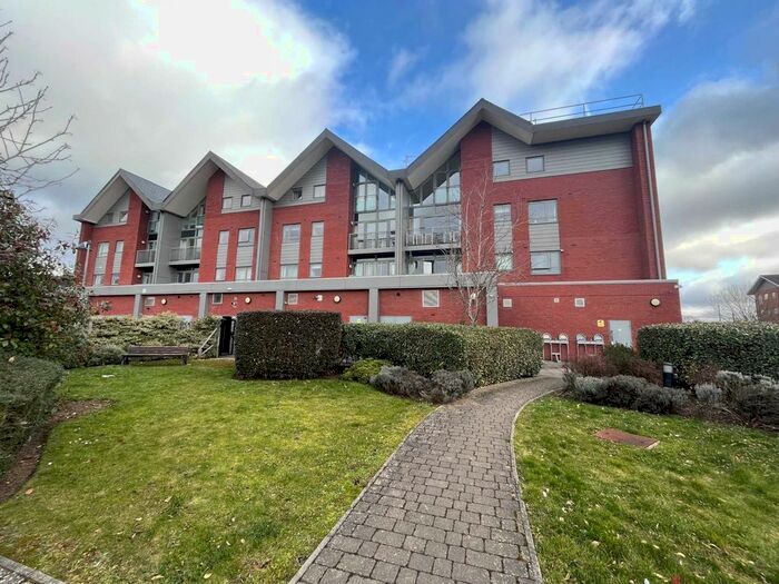 2 Bedroom Flat To Rent In Green View Court, School Mead, Abbots Langley, Hertfordshire, WD5
