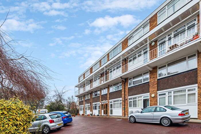 1 Bedroom Flat To Rent In South Court, Kersfield Road, SW15