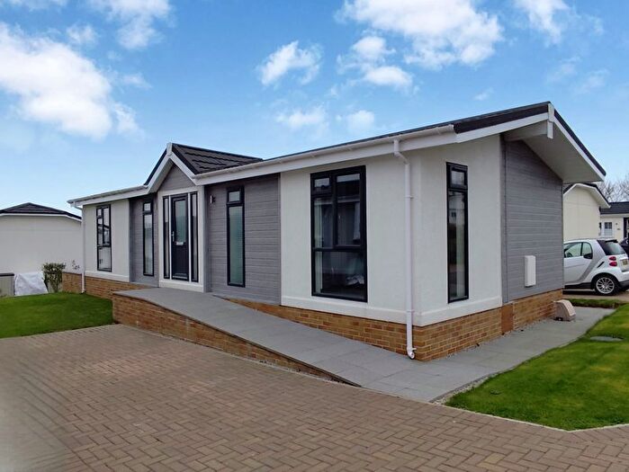 2 Bedroom Detached Bungalow For Sale In Palm Way, Newquay, TR8