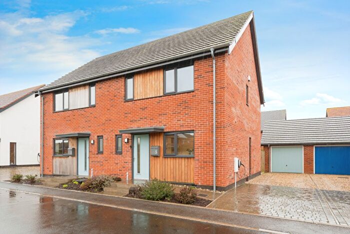 3 Bedroom Semi-Detached House For Sale In Beehive Way, Bawdeswell, Dereham, Norfolk, NR20