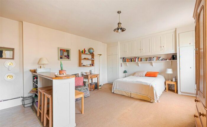 Studio To Rent In Cambridge Street, London, SW1V