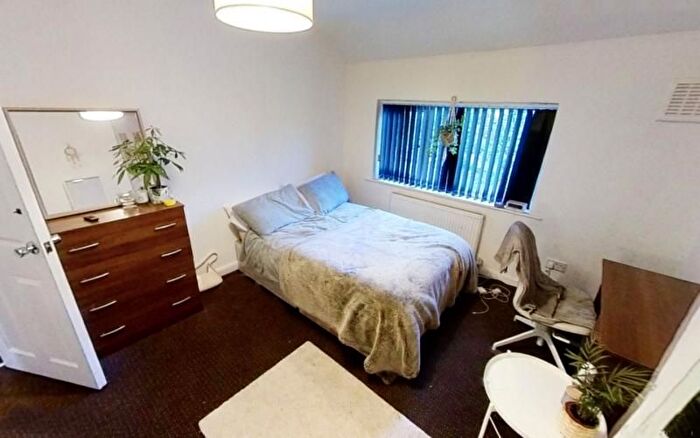 3 Bedroom Flat To Rent In Keighley Close, London, N7