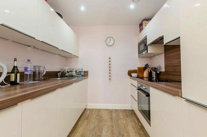 2 Bedroom Flat To Rent In Milles Square, Brixton, London, SW9