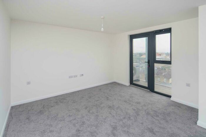 Studio To Rent In High Road, Ilford, IG1