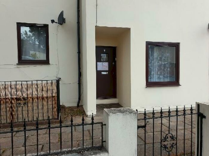 2 Bedroom Flat To Rent In Albert Square, : Bed Rec Bath, E15