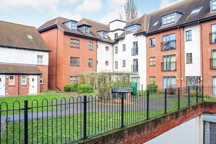 2 Bedroom Flat To Rent In Dunkerley Court, Birds Hill, Letchworth Garden City, SG6