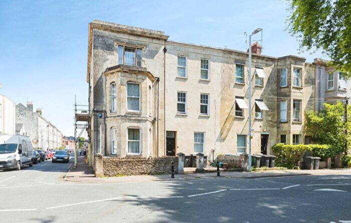 2 Bedroom Flat For Sale In Park Road, Gloucester, GL1
