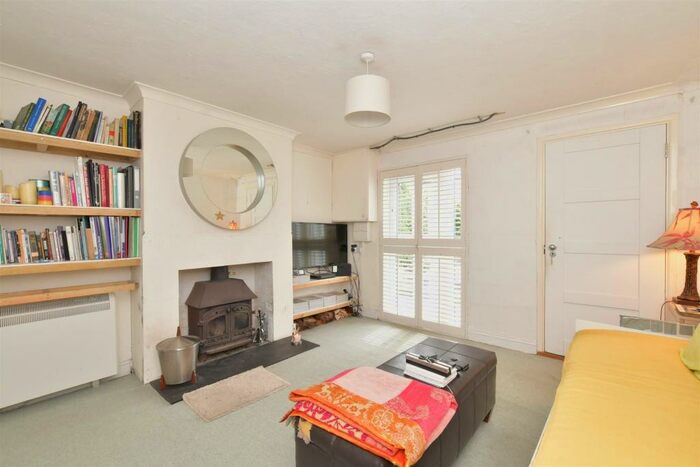 2 Bedroom Terraced House For Sale In North Stroud Lane, Petersfield, Hampshire, GU32