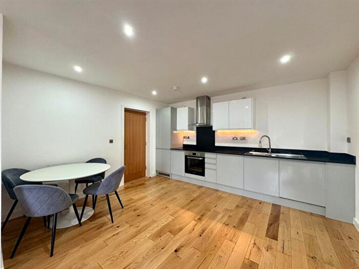 2 Bedroom Apartment To Rent In Camden Street, Birmingham, B1
