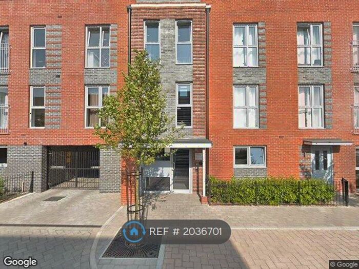 3 Bedroom Flat To Rent In Ashcombe House, Southampton, SO14