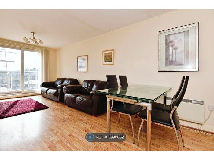 2 Bedroom Flat To Rent In Tower Court, Newcastle-Under-Lyme, ST5