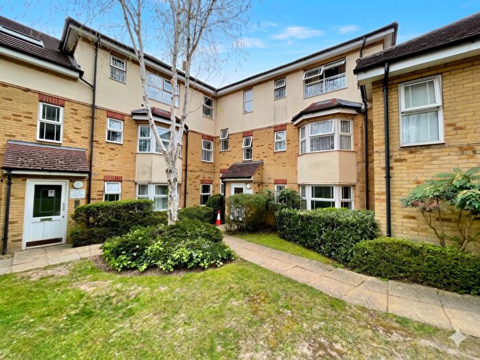 2 Bedroom Flat For Sale In Green Dragon Court, Strathmore Avenue, Luton, Bedfordshire, LU1