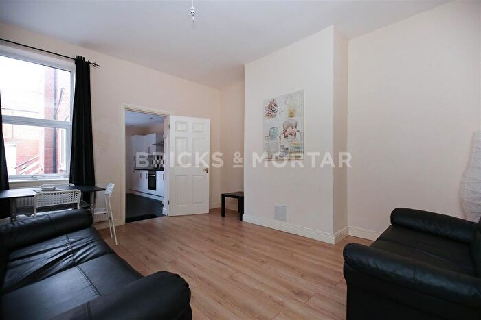2 Bedroom Flat To Rent In Simonside Terrace, Heaton, NE6