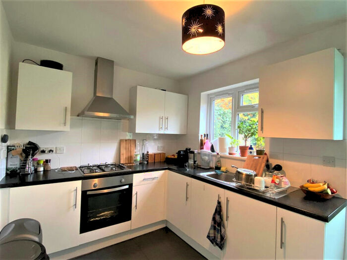 3 Bedroom Semi-Detached House To Rent In Ingleway, London, N12